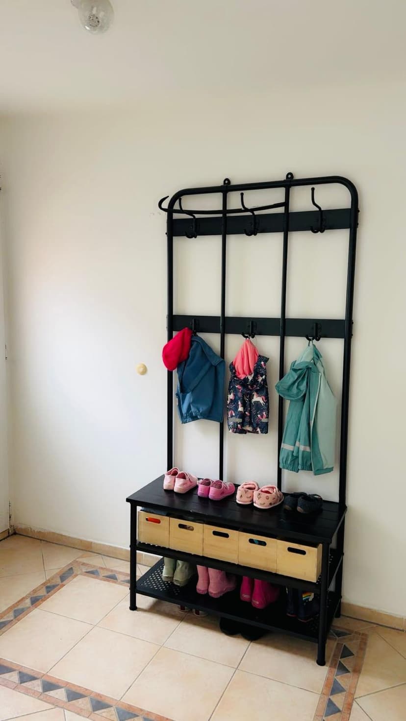 Garderobe - Kindgerechte Aufbewahrung für Jacken und Schuhe