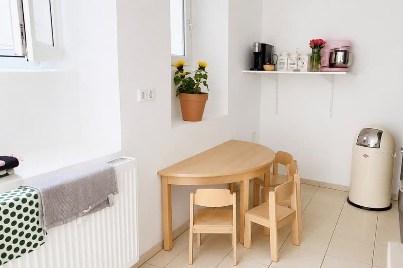 Essbereich - Kindgerechter Tisch mit Stühlen
