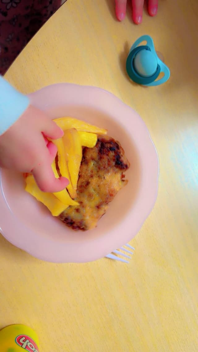 Gesunde und ausgewogene Mahlzeit für Kinder