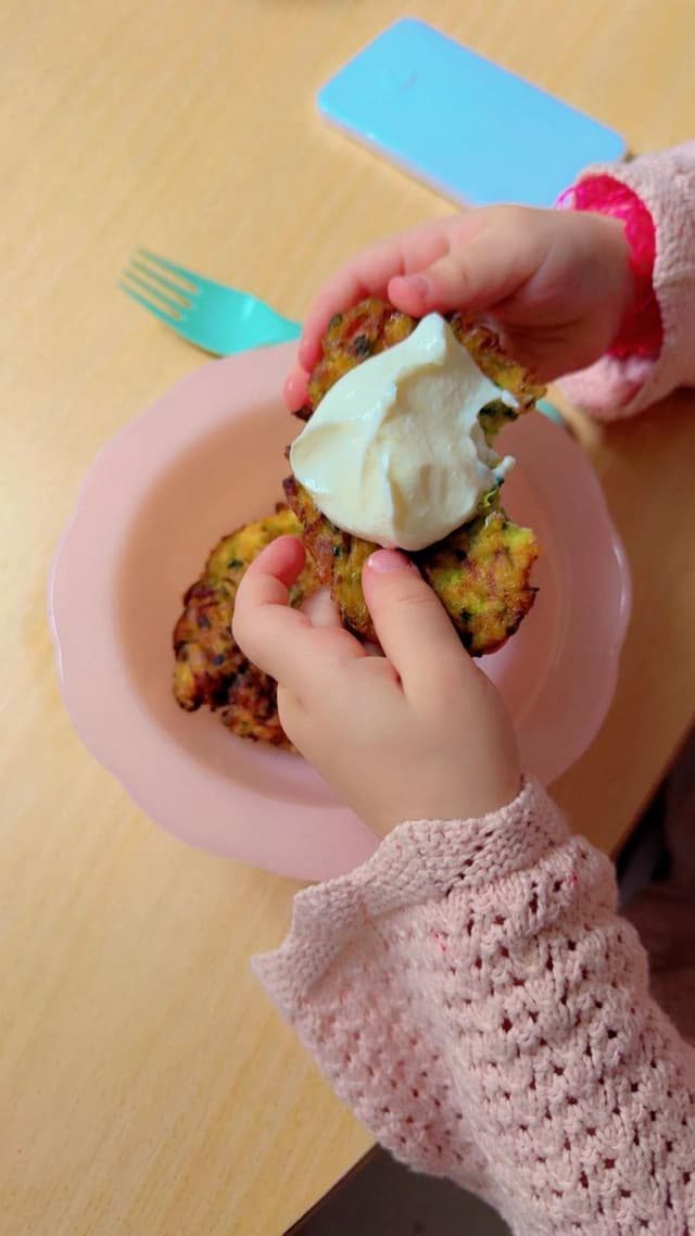 Gemeinsames Essen in gemütlicher Atmosphäre